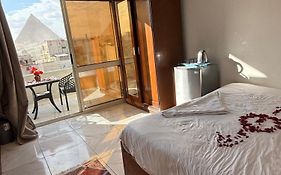 Middle East Pyramids Veiw &Jacuzzi